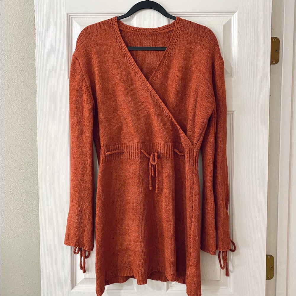 🆕LAST ONE!🛍Lace Sleeved Tie Waist Sweater Dress - Picture 3 of 5